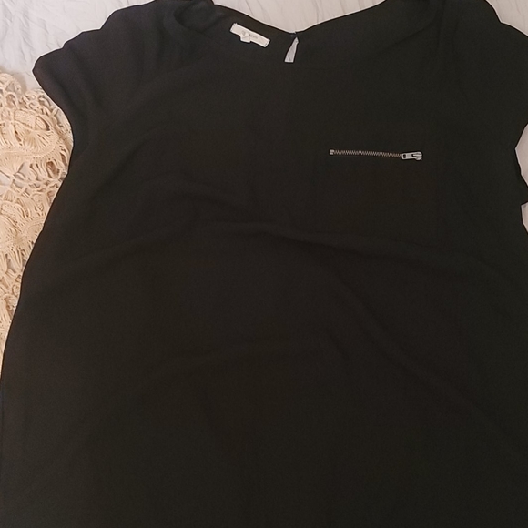 2 maurices tops 💥2 for $18 - Picture 3 of 3